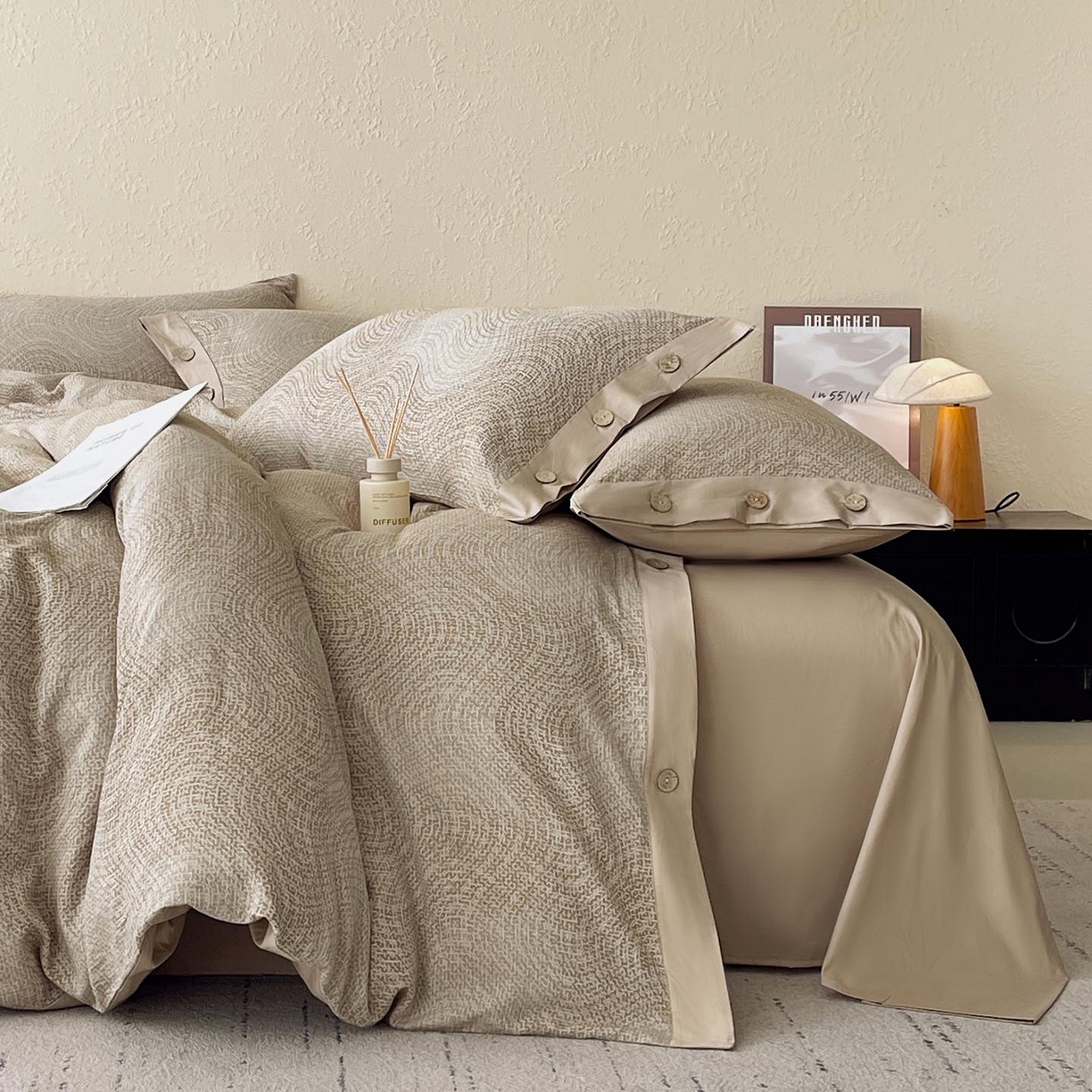 91家纺网 家纺一手货源 找家纺 帅露家纺 2026新款A类全棉纯棉色织大提花纽扣款四件套 幻境-金