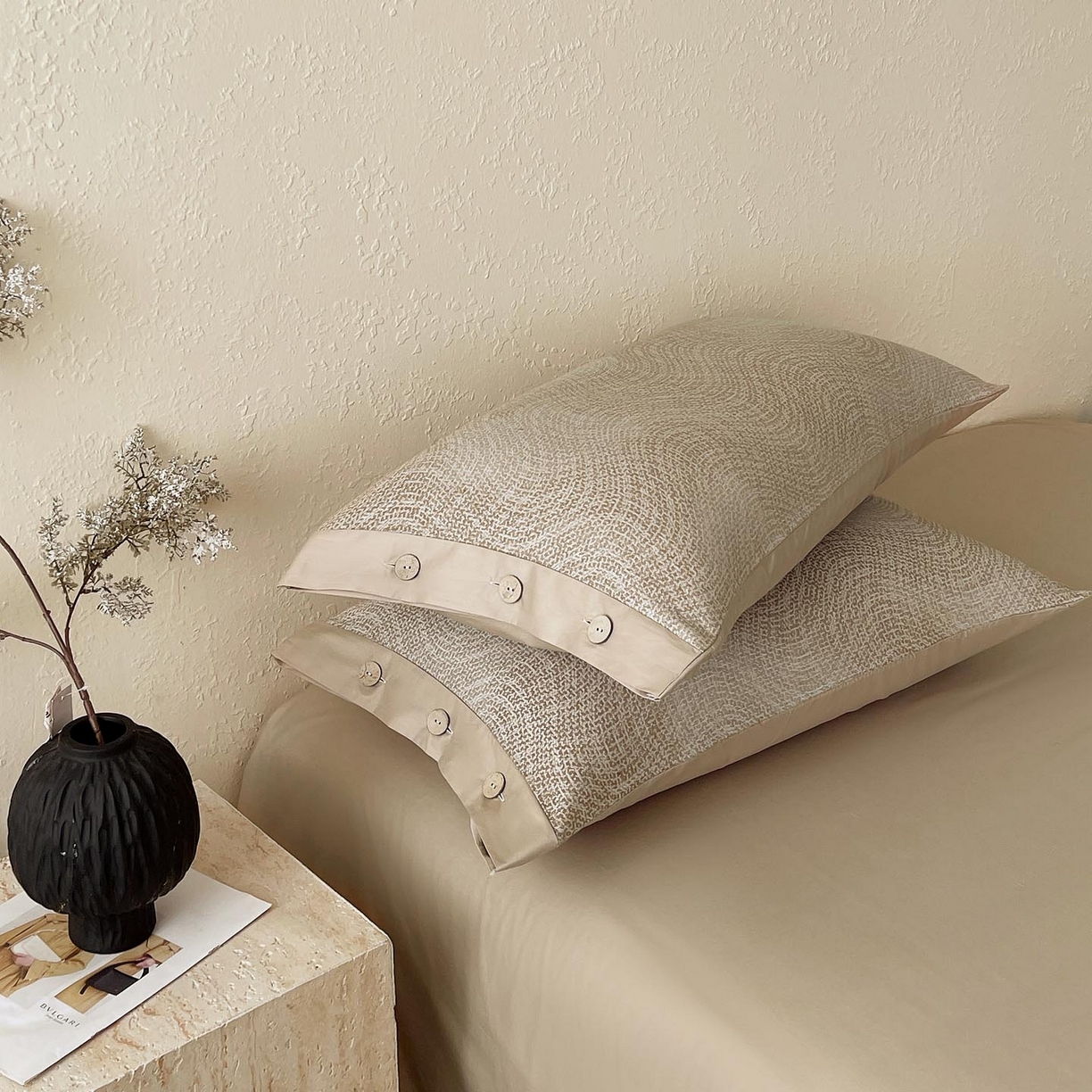 91家纺网 家纺一手货源 找家纺 帅露家纺 2026新款A类全棉纯棉色织大提花纽扣款四件套 幻境-金