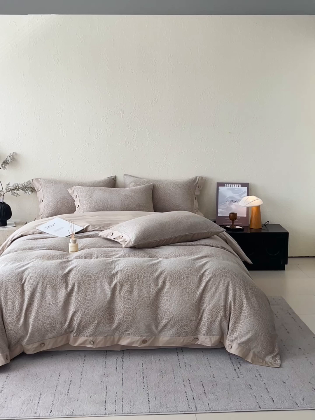 91家纺网 家纺一手货源 找家纺 帅露家纺 2026新款A类全棉纯棉色织大提花纽扣款四件套 幻境-金