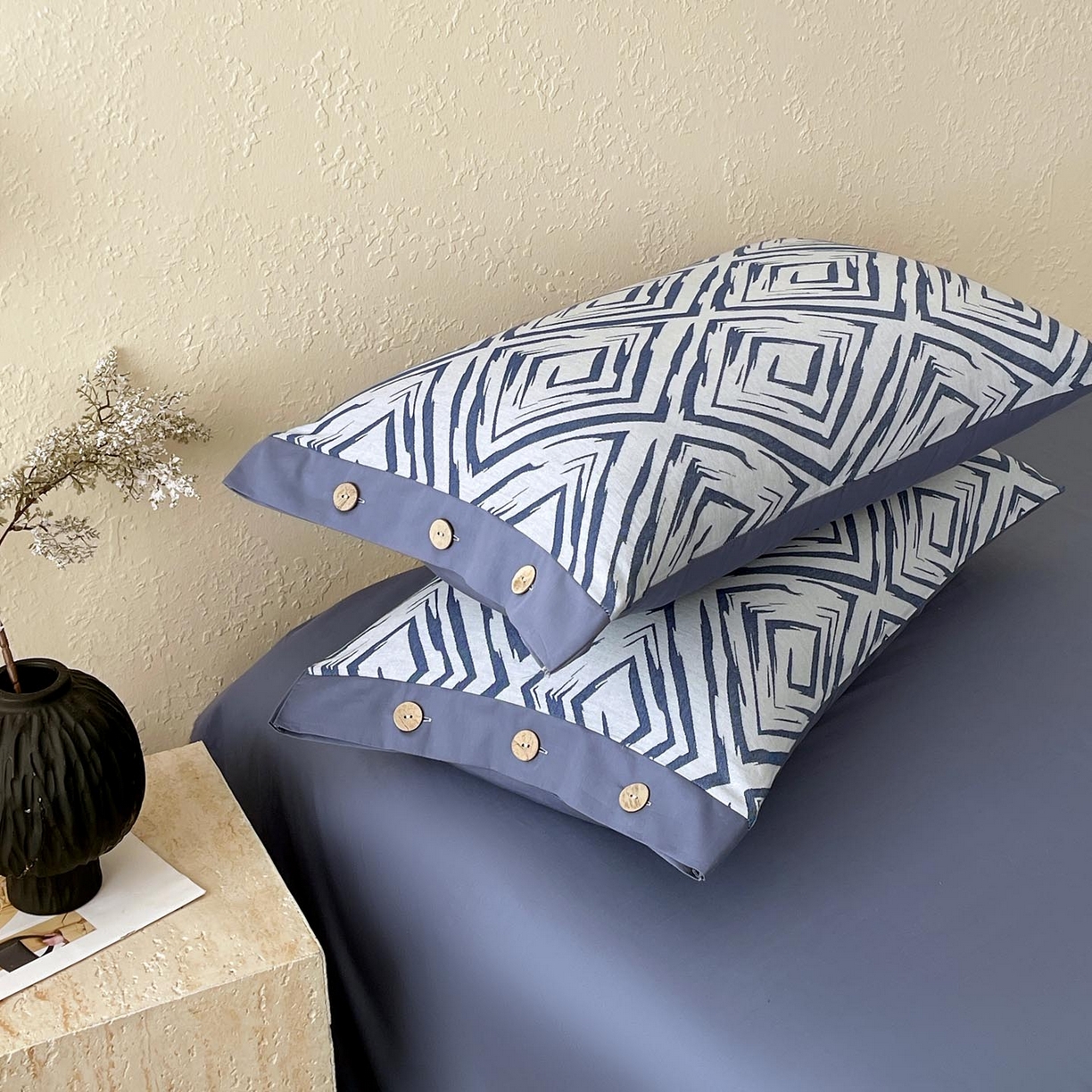 91家纺网 家纺一手货源 找家纺 帅露家纺 2026新款A类全棉纯棉色织大提花纽扣款四件套 兰音