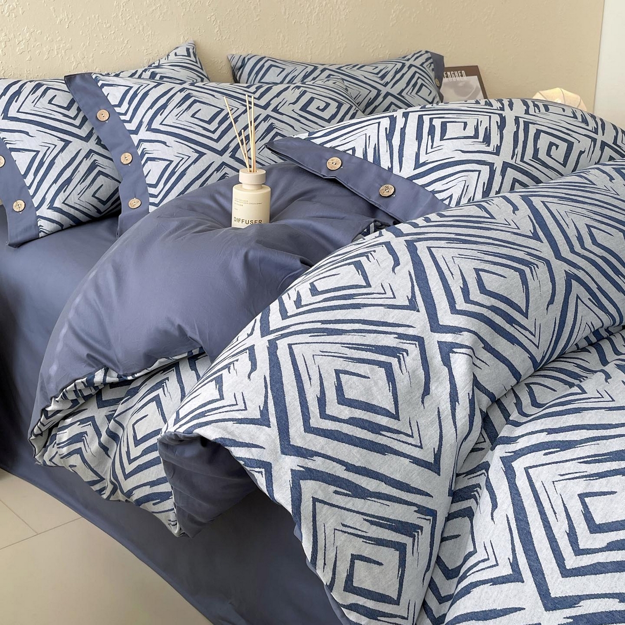 91家纺网 家纺一手货源 找家纺 帅露家纺 2026新款A类全棉纯棉色织大提花纽扣款四件套 兰音