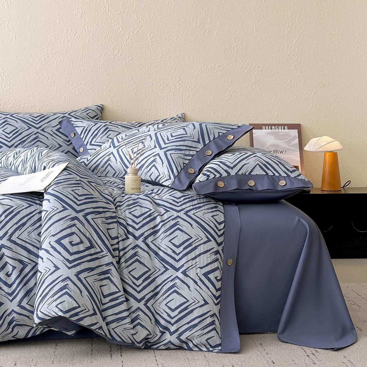 91家纺网 家纺一手货源 找家纺 帅露家纺 2026新款A类全棉纯棉色织大提花纽扣款四件套 兰音