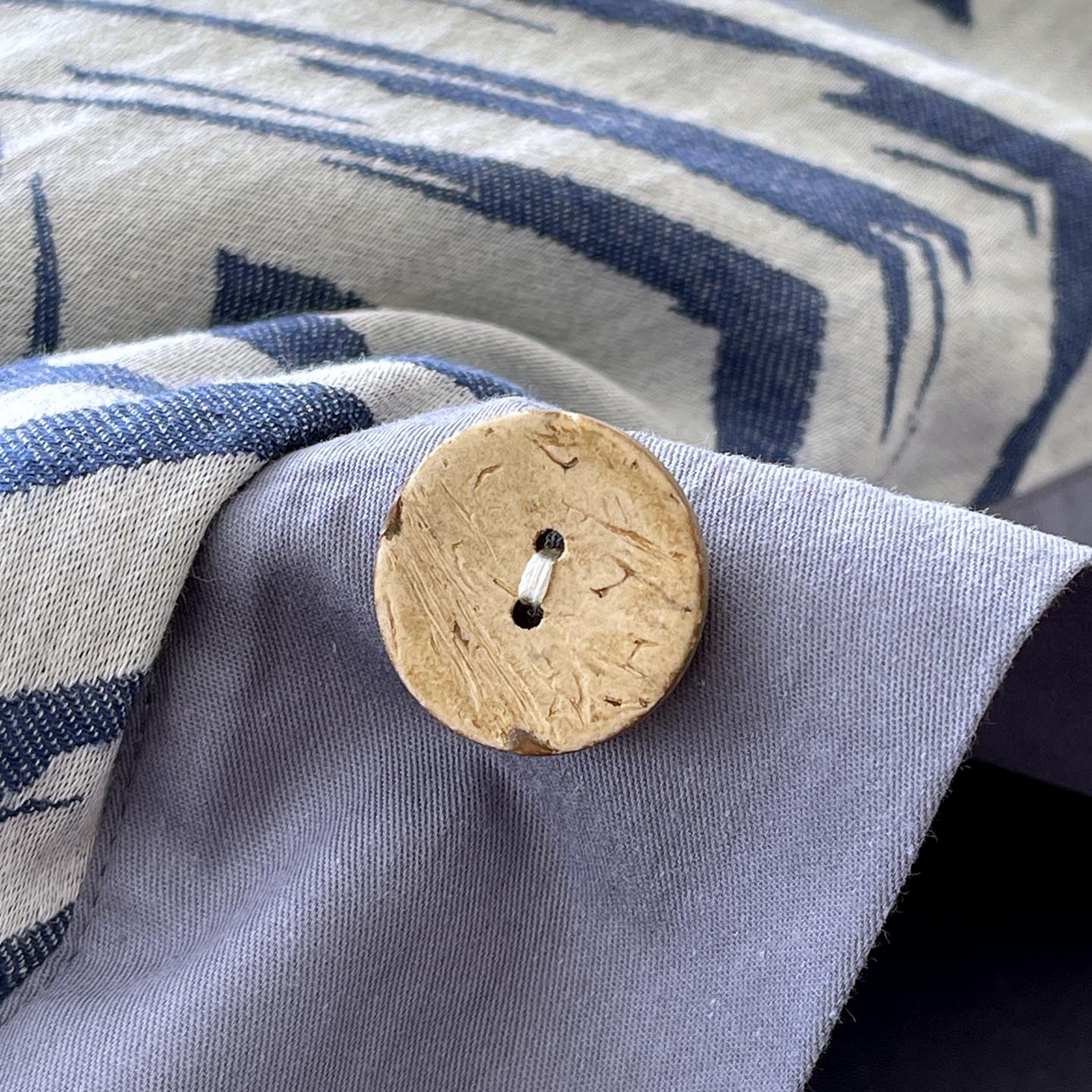 91家纺网 家纺一手货源 找家纺 帅露家纺 2026新款A类全棉纯棉色织大提花纽扣款四件套 兰音