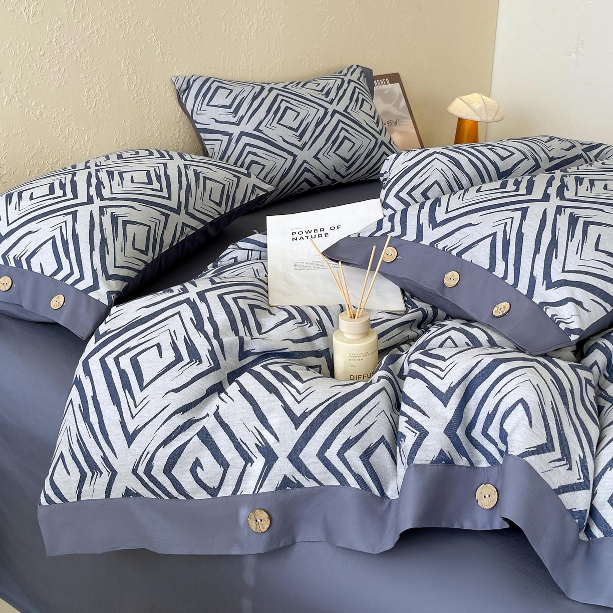 91家纺网 家纺一手货源 找家纺 帅露家纺 2026新款A类全棉纯棉色织大提花纽扣款四件套 兰音