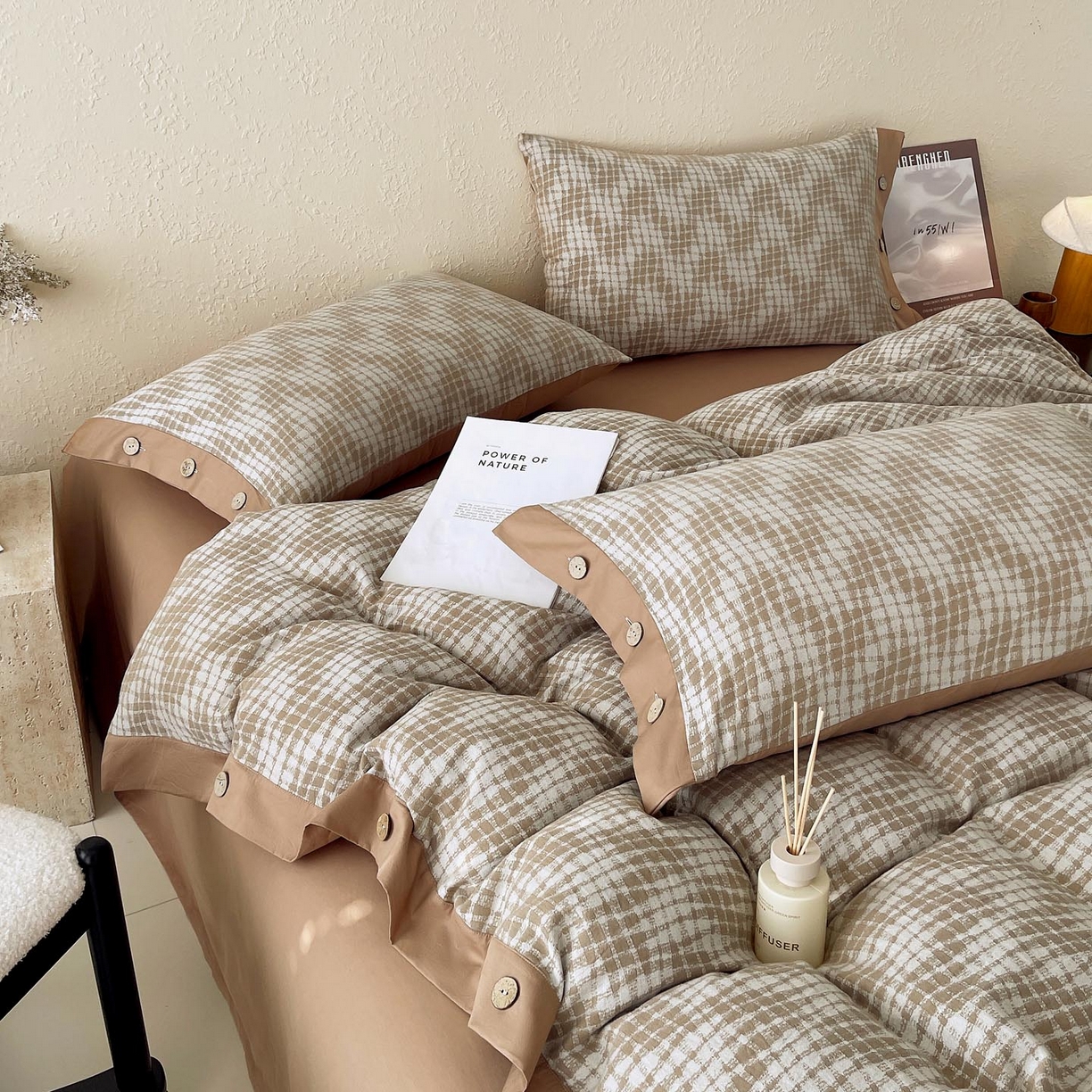 91家纺网 家纺一手货源 找家纺 帅露家纺 2026新款A类全棉纯棉色织大提花纽扣款四件套 魔笛-咖