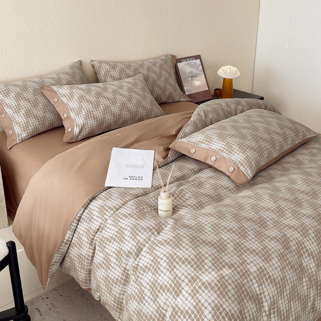 91家纺网 家纺一手货源 找家纺 帅露家纺 2026新款A类全棉纯棉色织大提花纽扣款四件套 魔笛-咖