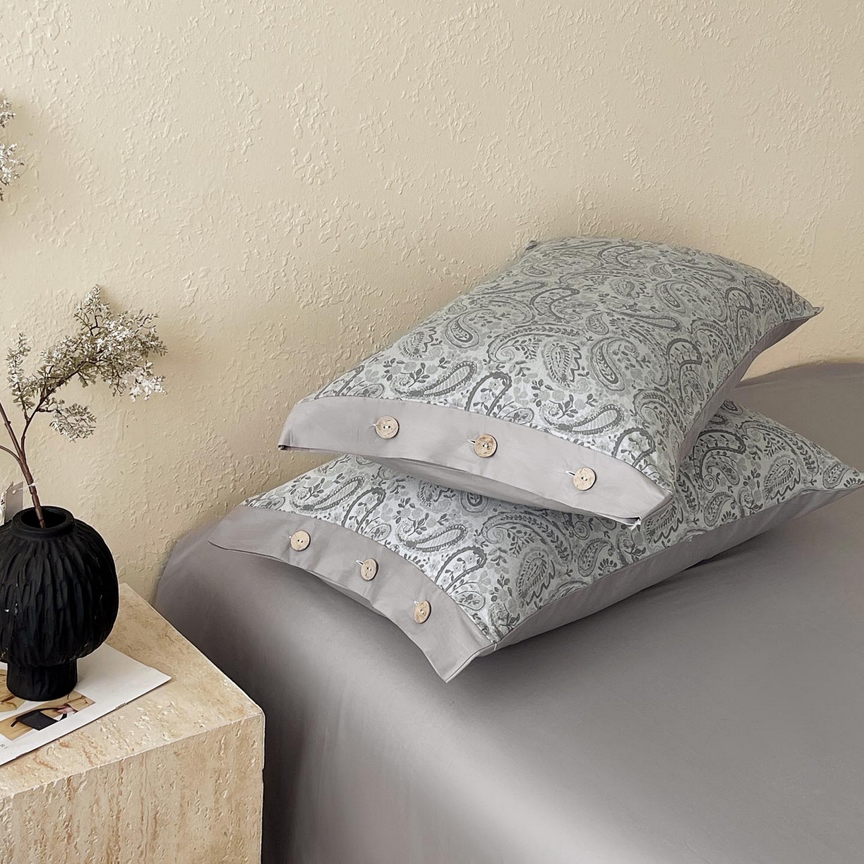 91家纺网 家纺一手货源 找家纺 帅露家纺 2026新款A类全棉纯棉色织大提花纽扣款四件套 欧若拉-灰