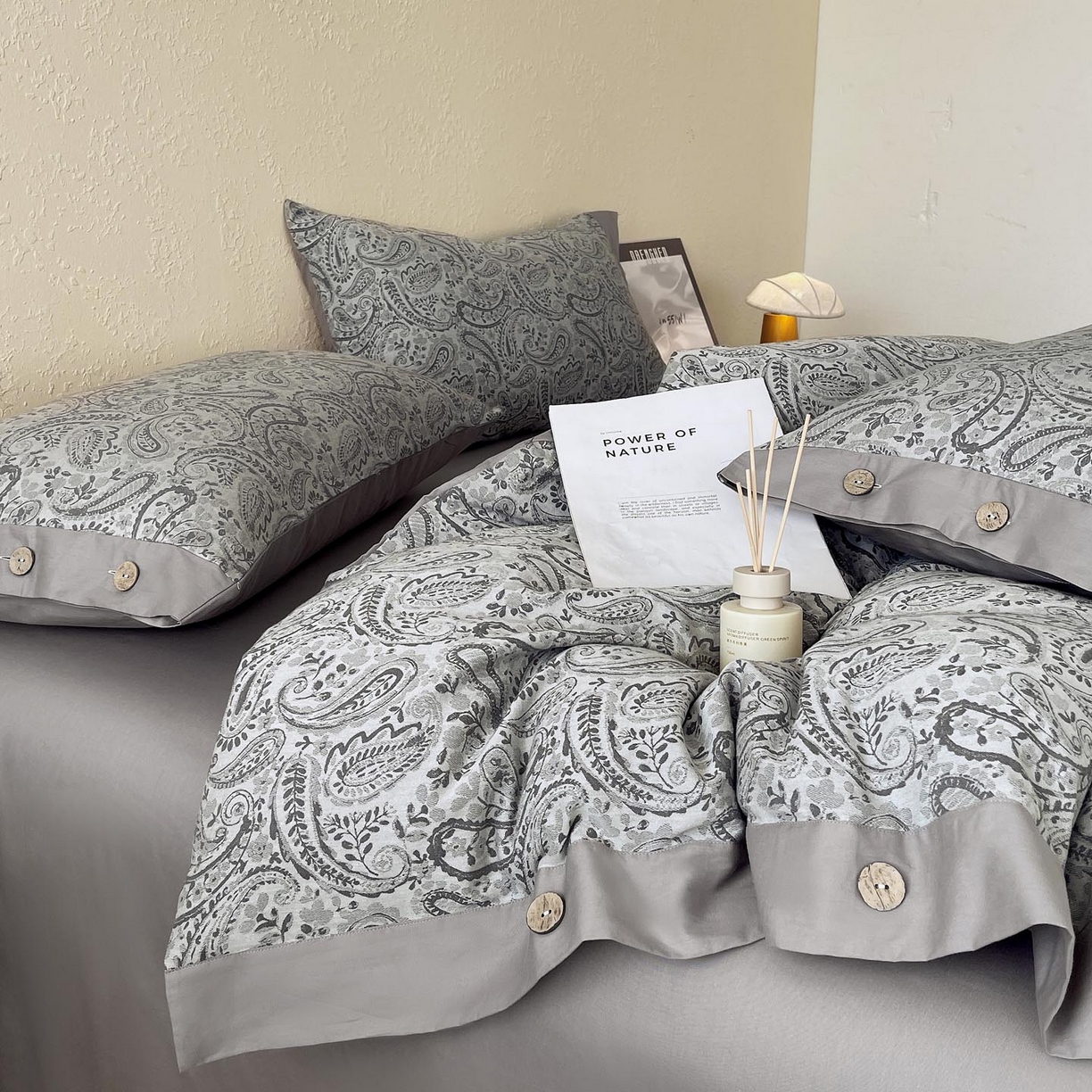 91家纺网 家纺一手货源 找家纺 帅露家纺 2026新款A类全棉纯棉色织大提花纽扣款四件套 欧若拉-灰