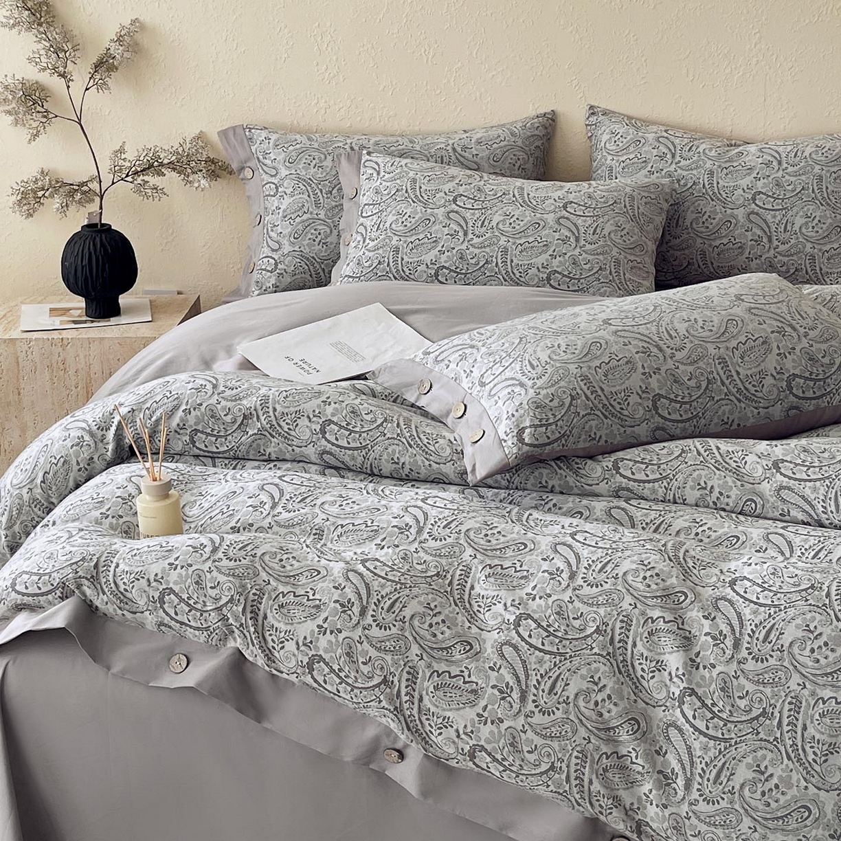 91家纺网 家纺一手货源 找家纺 帅露家纺 2026新款A类全棉纯棉色织大提花纽扣款四件套 欧若拉-灰