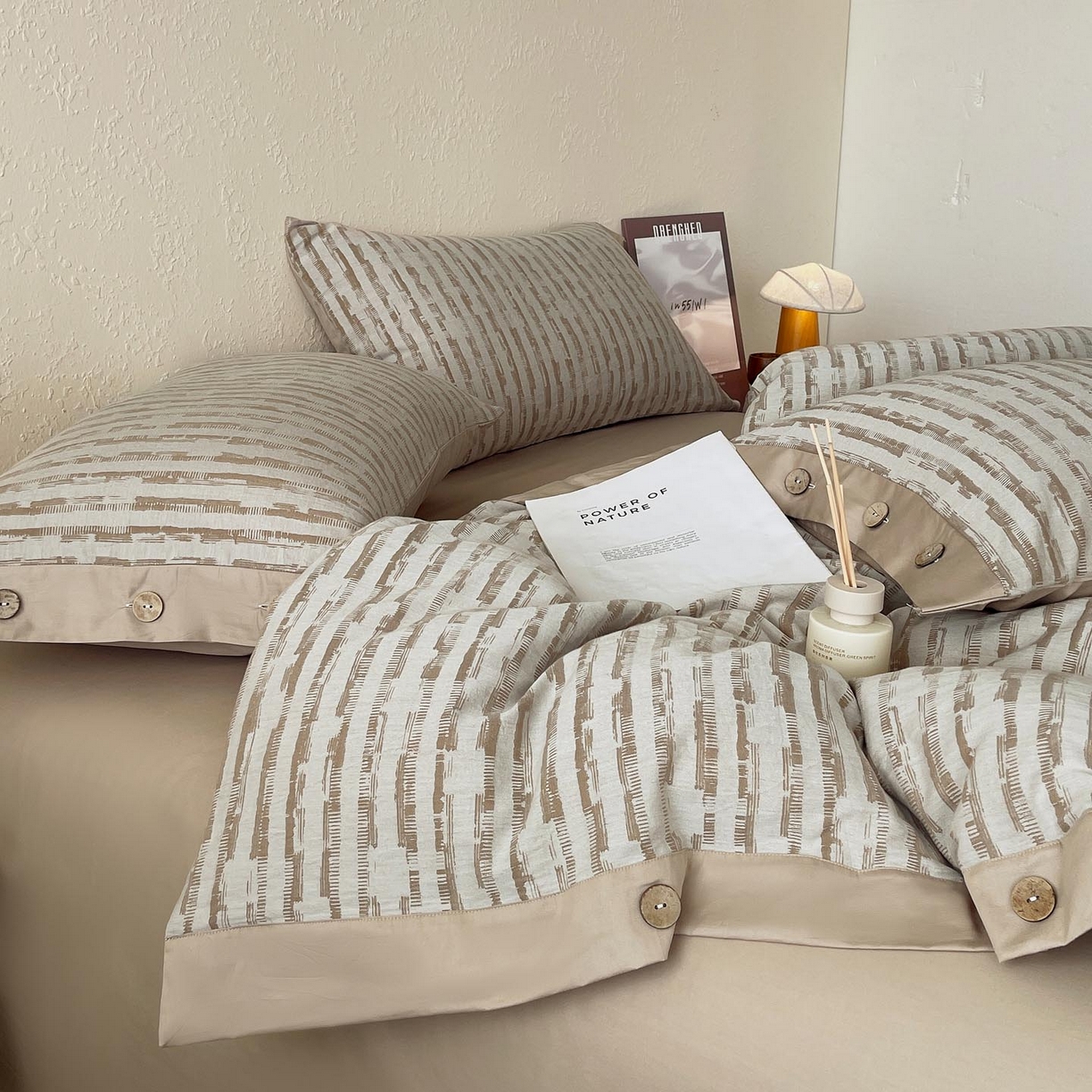 91家纺网 家纺一手货源 找家纺 帅露家纺 2026新款A类全棉纯棉色织大提花纽扣款四件套 琴瑟-金