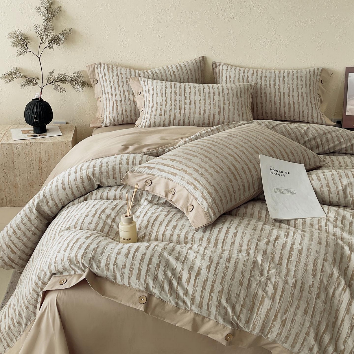 91家纺网 家纺一手货源 找家纺 帅露家纺 2026新款A类全棉纯棉色织大提花纽扣款四件套 琴瑟-金