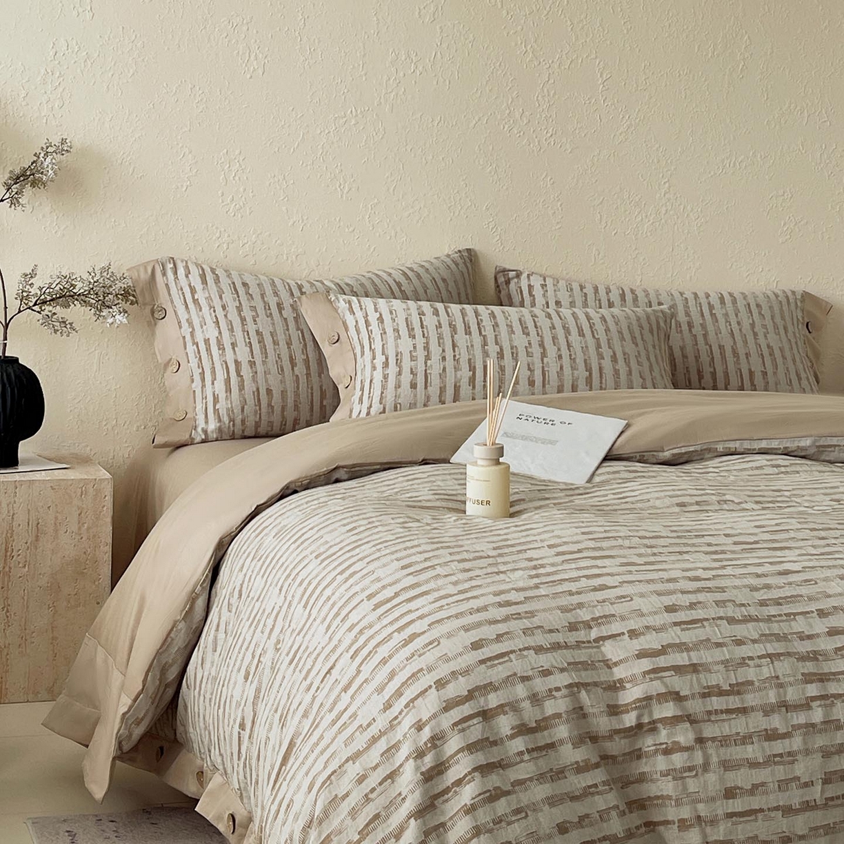 91家纺网 家纺一手货源 找家纺 帅露家纺 2026新款A类全棉纯棉色织大提花纽扣款四件套 琴瑟-金