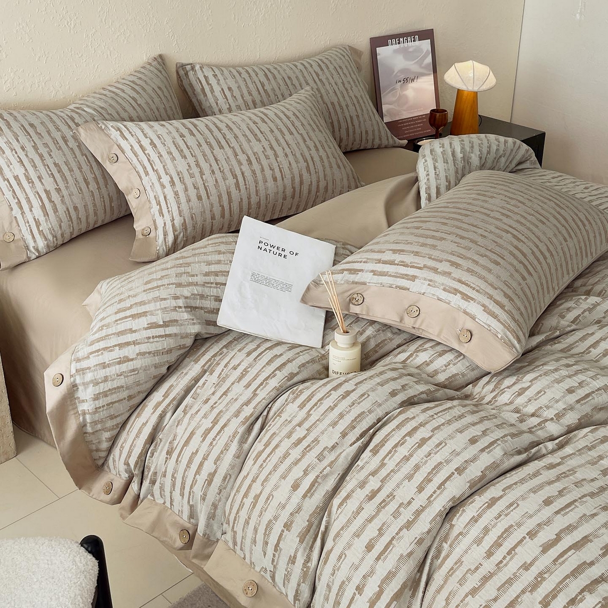 91家纺网 家纺一手货源 找家纺 帅露家纺 2026新款A类全棉纯棉色织大提花纽扣款四件套 琴瑟-金