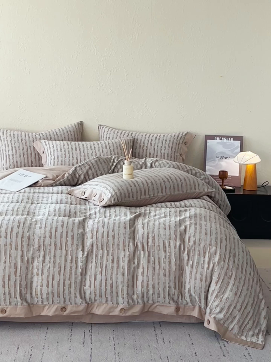 91家纺网 家纺一手货源 找家纺 帅露家纺 2026新款A类全棉纯棉色织大提花纽扣款四件套 琴瑟-金