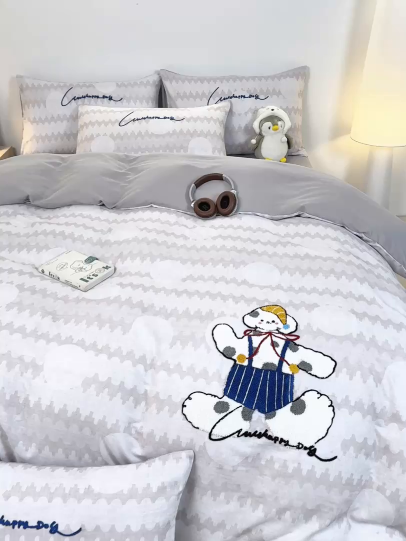 91家纺网 家纺一手货源 找家纺 （总）帅露家纺 2026新款A类全棉纯棉双层纱毛巾绣四件套