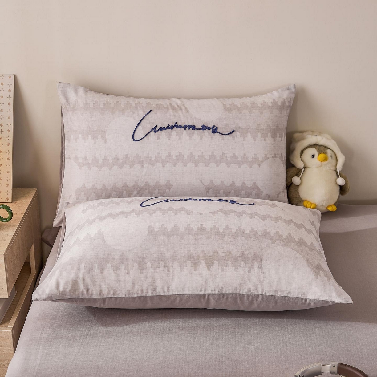 91家纺网 家纺一手货源 找家纺 帅露家纺 2026新款A类全棉纯棉双层纱毛巾绣四件套 斑点