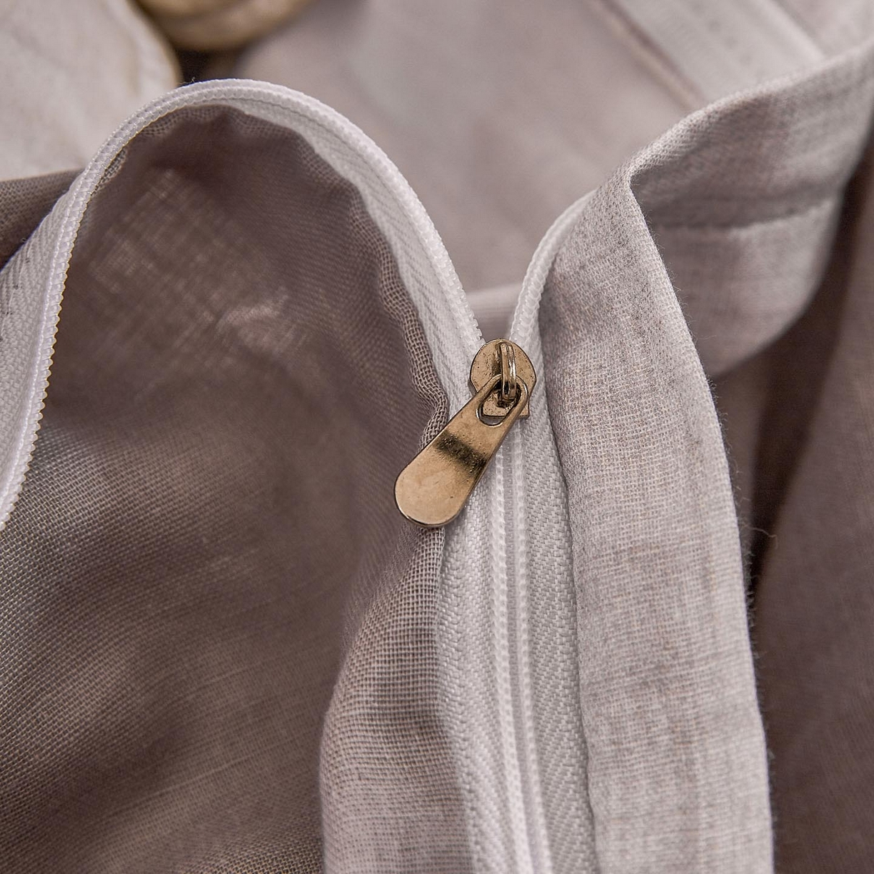 91家纺网 家纺一手货源 找家纺 帅露家纺 2026新款A类全棉纯棉双层纱毛巾绣四件套 斑点