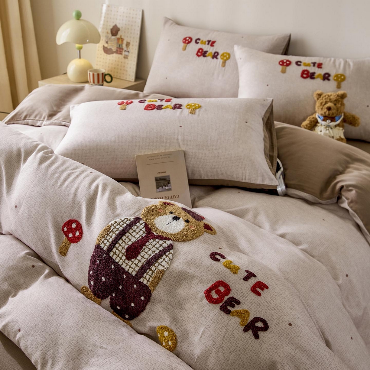 91家纺网 家纺一手货源 找家纺 帅露家纺 2026新款A类全棉纯棉双层纱毛巾绣四件套 酷酷熊