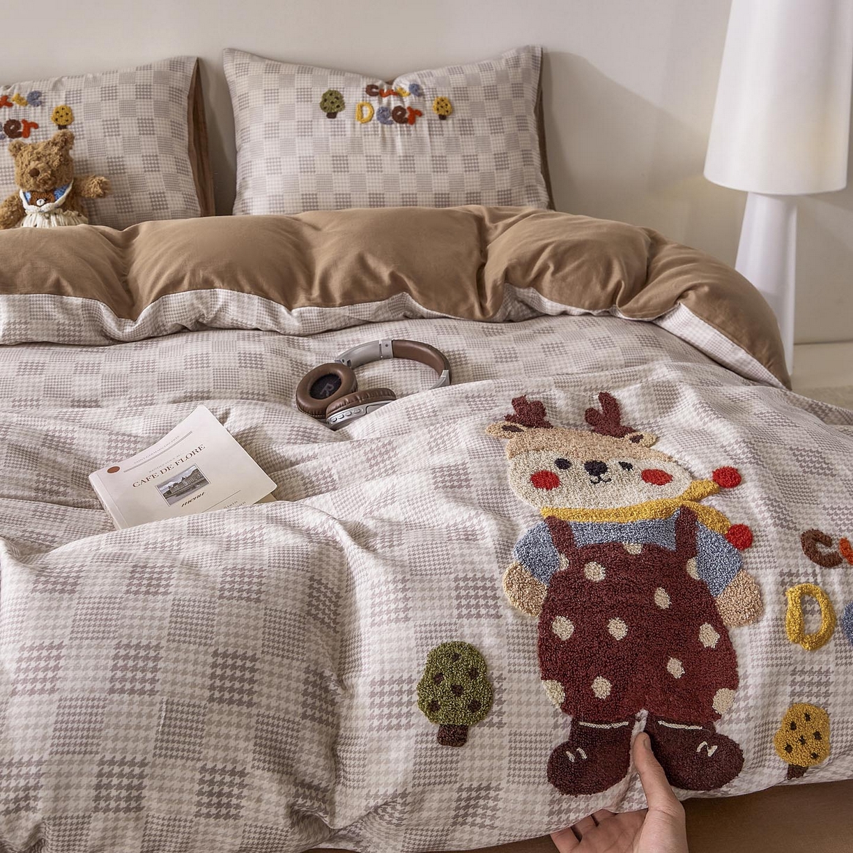 91家纺网 家纺一手货源 找家纺 帅露家纺 2026新款A类全棉纯棉双层纱毛巾绣四件套 鹿林