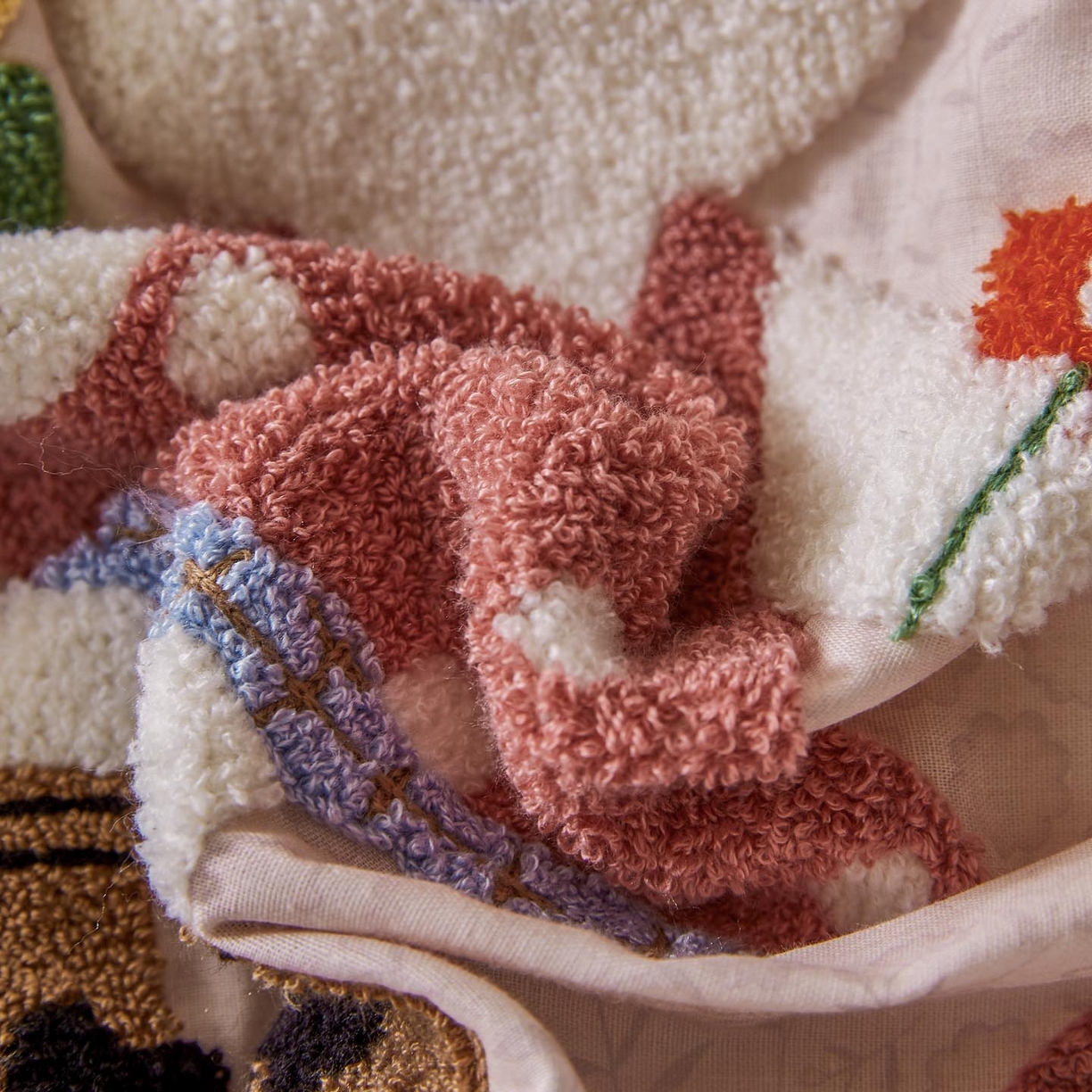 91家纺网 家纺一手货源 找家纺 帅露家纺 2026新款A类全棉纯棉双层纱毛巾绣四件套 兔兔花园