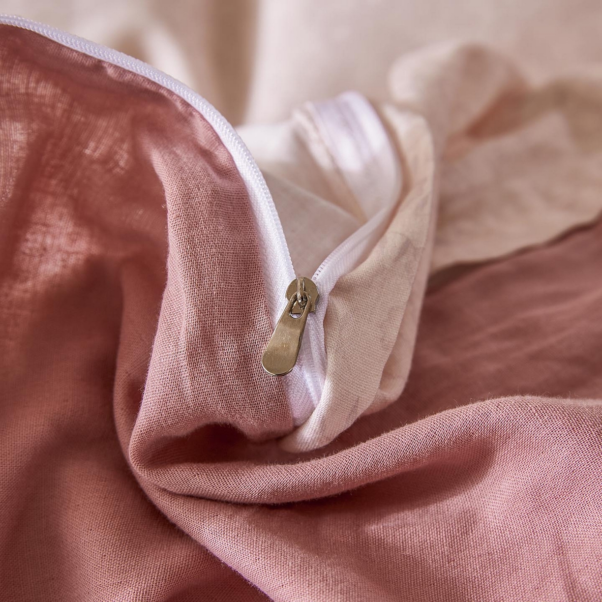 91家纺网 家纺一手货源 找家纺 帅露家纺 2026新款A类全棉纯棉双层纱毛巾绣四件套 兔兔花园