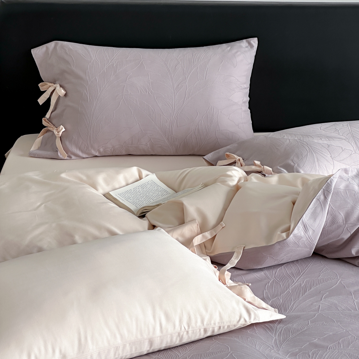 91家纺网 家纺一手货源 找家纺 FORTWO家纺原创设计（FOR TWO家纺） 2026春夏新款60支全棉纯棉立体浮雕提花四件套 素灰叶影