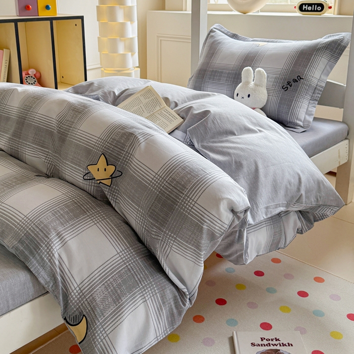 91家纺网 家纺一手货源 找家纺 简冠家纺 2025新款全棉学生三件套宿舍三件套纯棉学生床垫羽丝绒被子被芯 星空印记