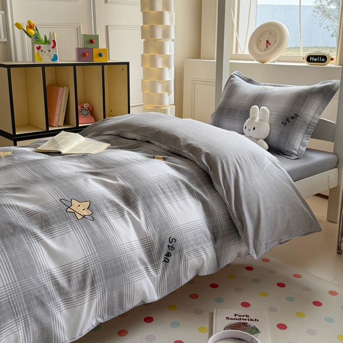 91家纺网 家纺一手货源 找家纺 简冠家纺 2025新款全棉学生三件套宿舍三件套纯棉学生床垫羽丝绒被子被芯 星空印记