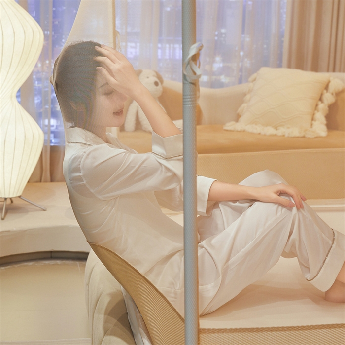 91家纺网 家纺一手货源 找家纺 佳梦家纺 2026春夏新款护栏级防摔坐床蚊帐T门系列 星河-奶油黄-花边全底