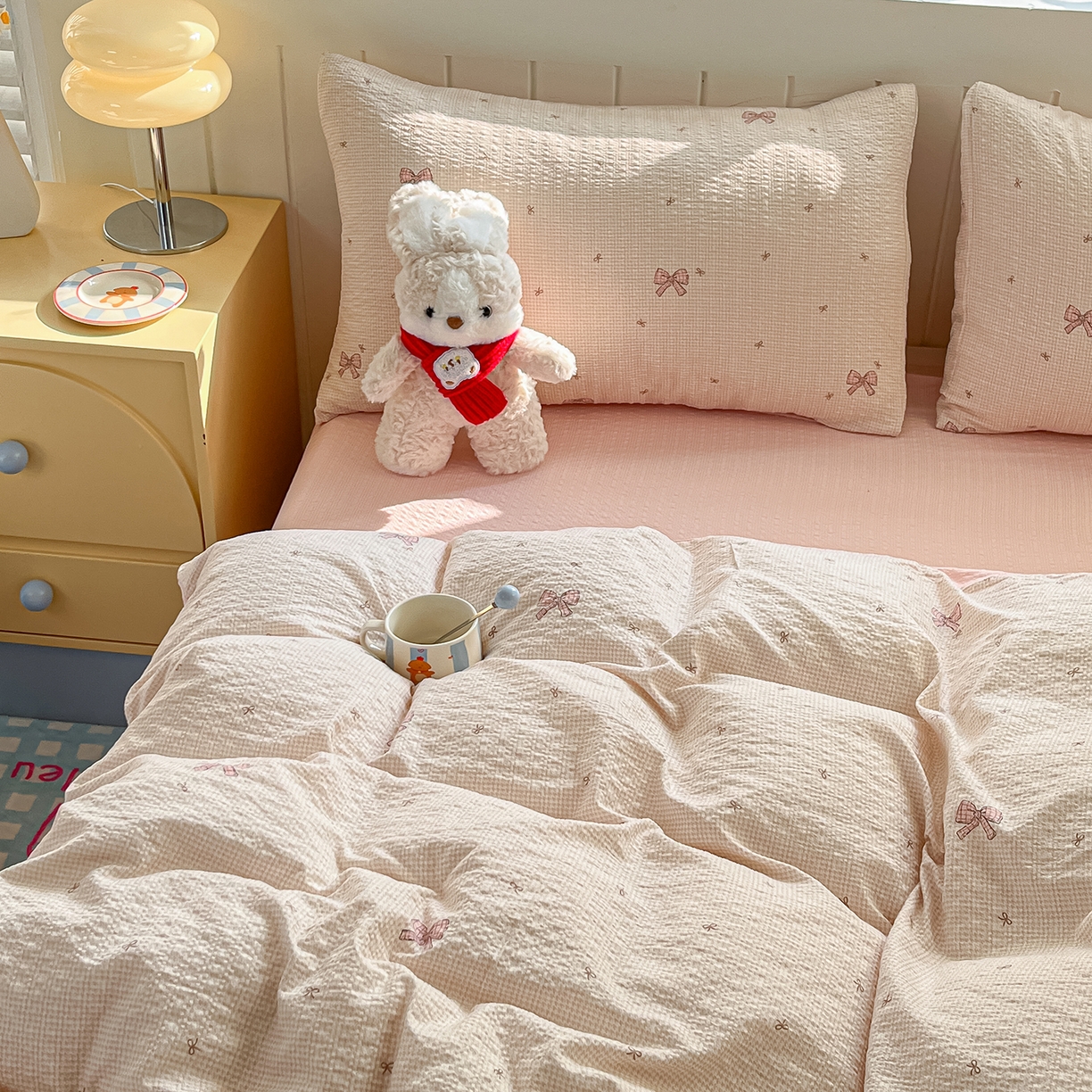 91家纺网 家纺一手货源 找家纺 金梦拉家纺 2026新款A类高品质高克重超柔泡芙纱泡泡纱小清新四件套 粉色蝴蝶结