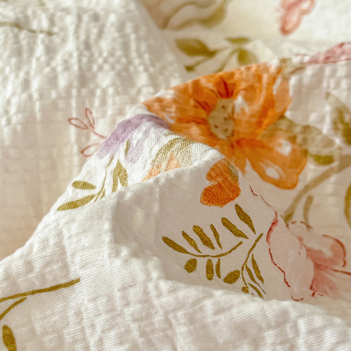 91家纺网 家纺一手货源 找家纺 金梦拉家纺 2026新款A类高品质高克重超柔泡芙纱泡泡纱小清新四件套 海棠听风