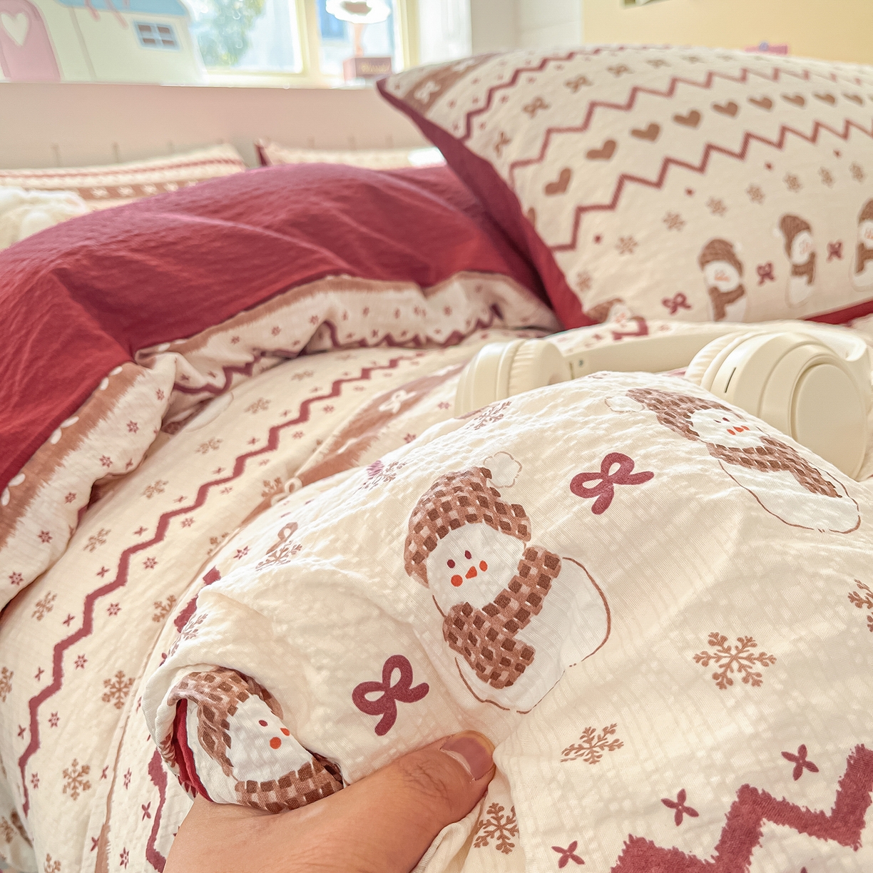 91家纺网 家纺一手货源 找家纺 金梦拉家纺 2026新款A类高品质高克重超柔泡芙纱泡泡纱小清新四件套 红色雪宝