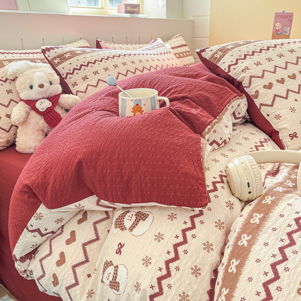 91家纺网 家纺一手货源 找家纺 金梦拉家纺 2026新款A类高品质高克重超柔泡芙纱泡泡纱小清新四件套 红色雪宝