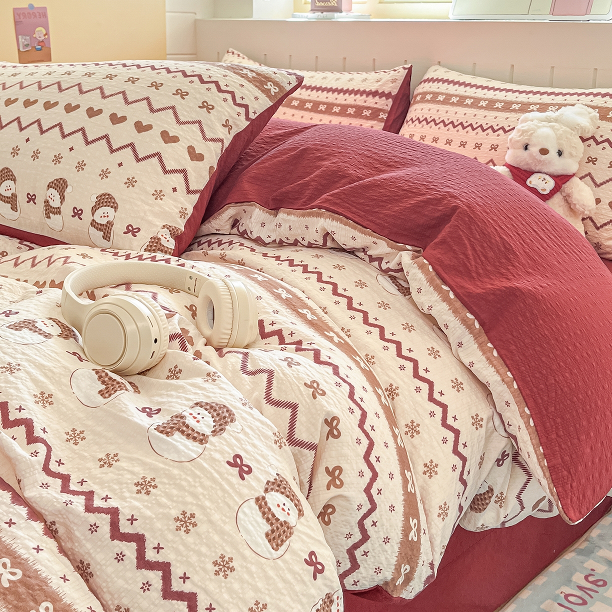 91家纺网 家纺一手货源 找家纺 金梦拉家纺 2026新款A类高品质高克重超柔泡芙纱泡泡纱小清新四件套 红色雪宝