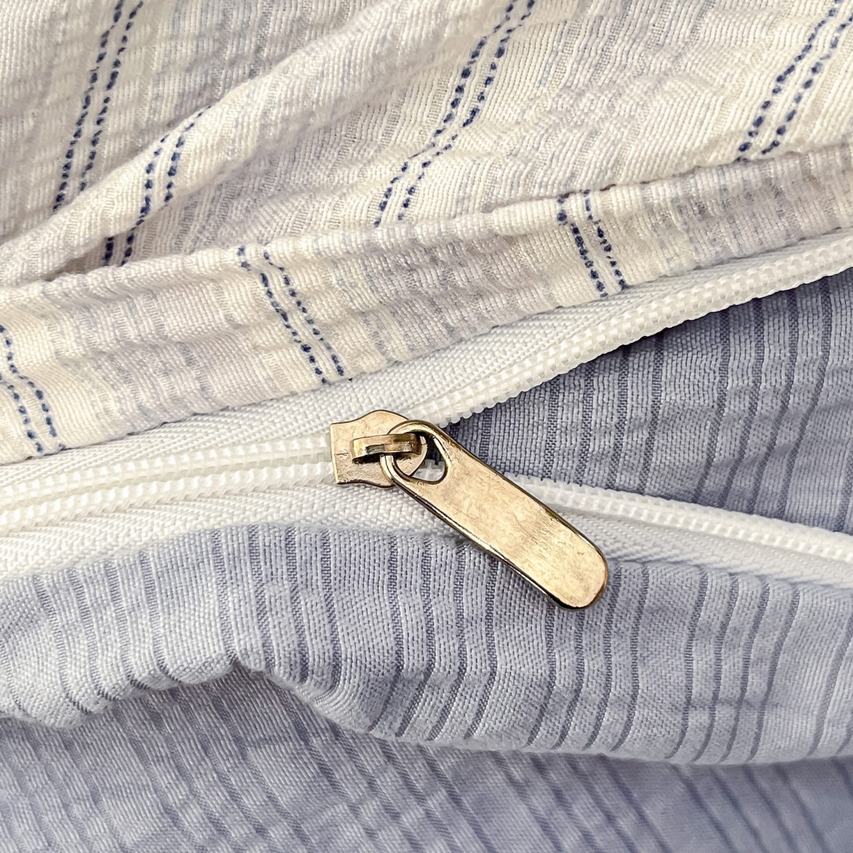 91家纺网 家纺一手货源 找家纺 金梦拉家纺 2026新款A类高品质高克重超柔泡芙纱泡泡纱小清新四件套 蝴蝶结兰