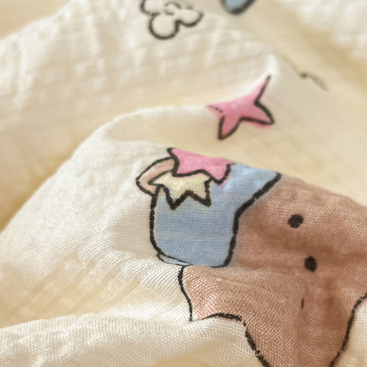 91家纺网 家纺一手货源 找家纺 金梦拉家纺 2026新款A类高品质高克重超柔泡芙纱泡泡纱小清新四件套 可爱小喵