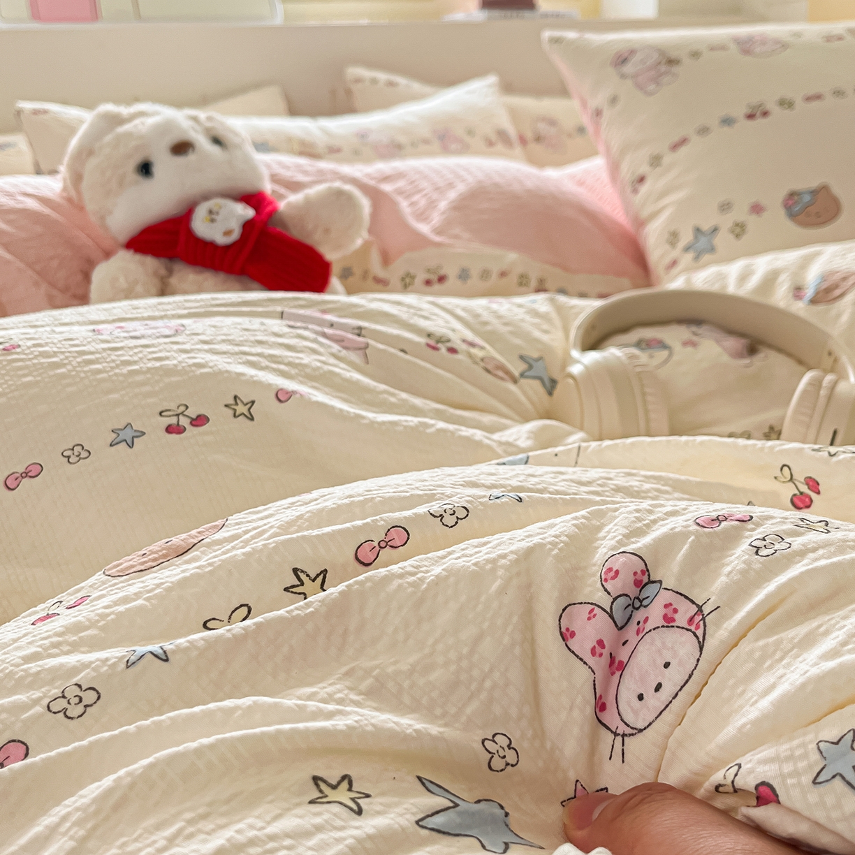 91家纺网 家纺一手货源 找家纺 金梦拉家纺 2026新款A类高品质高克重超柔泡芙纱泡泡纱小清新四件套 可爱小喵