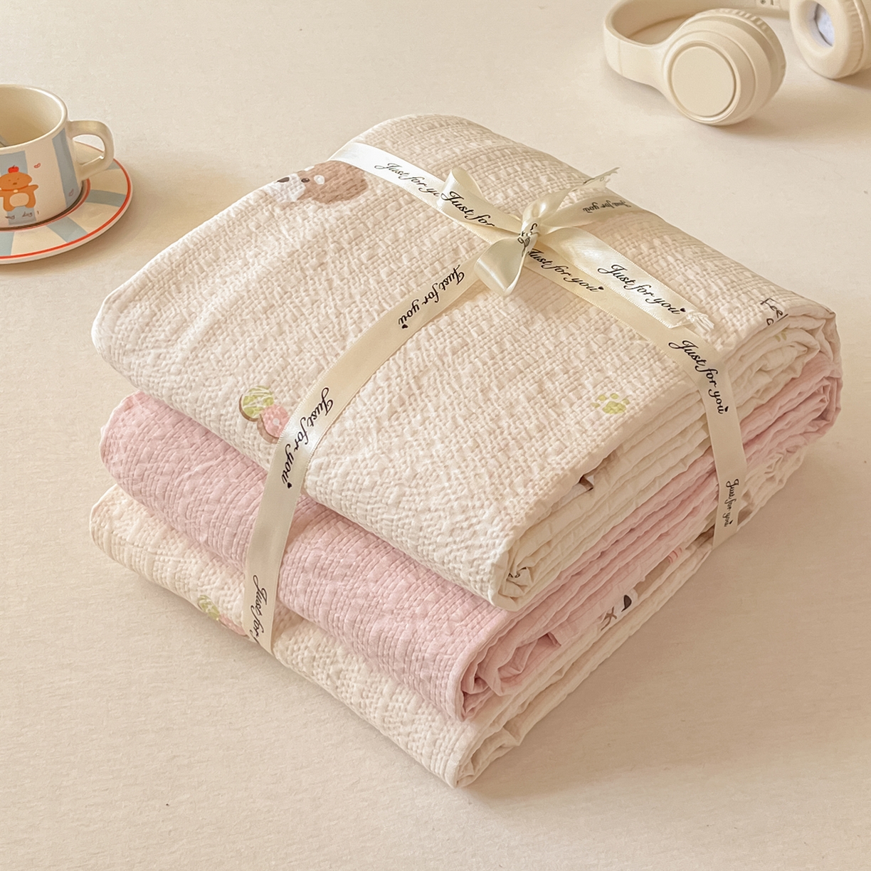 91家纺网 家纺一手货源 找家纺 金梦拉家纺 2026新款A类高品质高克重超柔泡芙纱泡泡纱小清新四件套 快乐狗