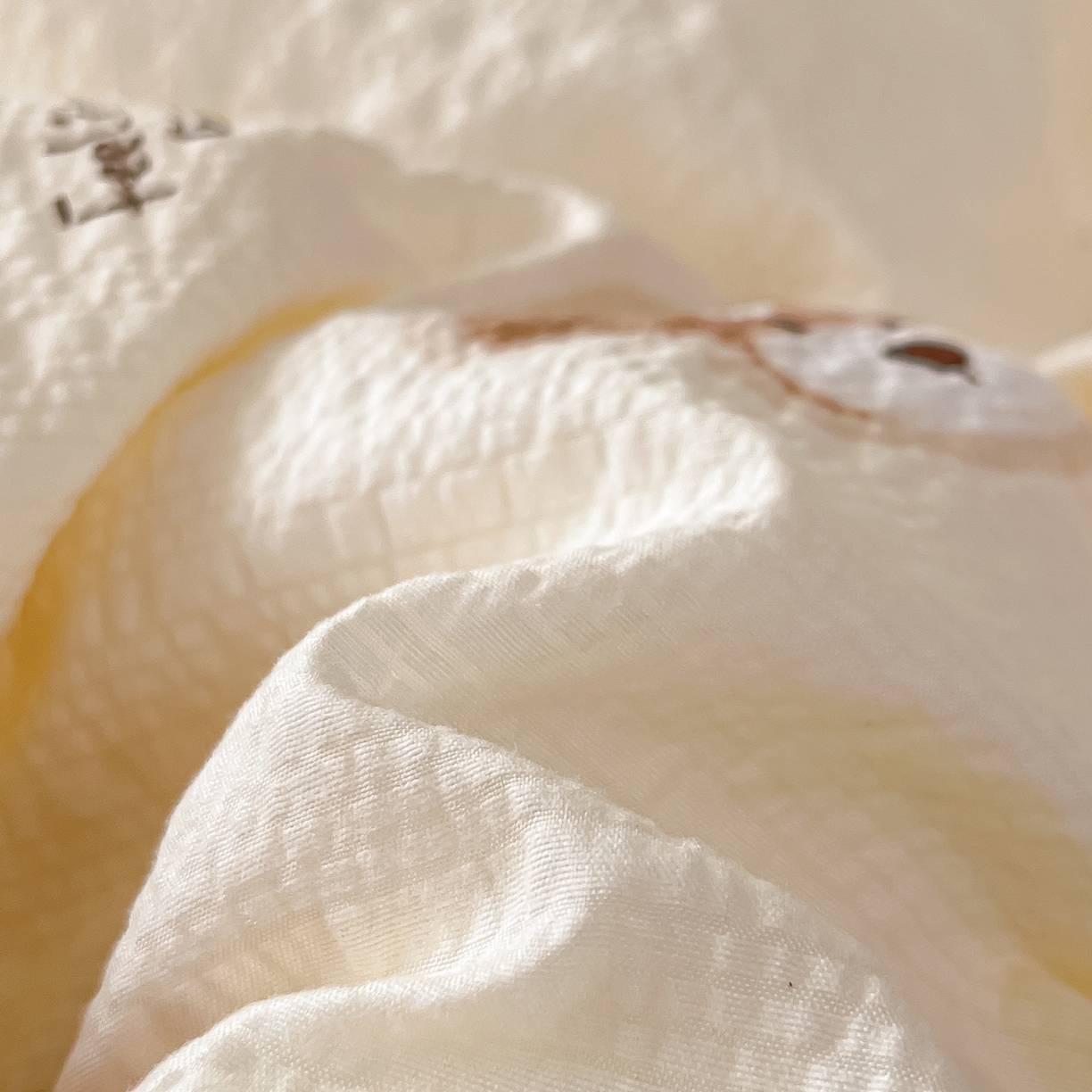 91家纺网 家纺一手货源 找家纺 金梦拉家纺 2026新款A类高品质高克重超柔泡芙纱泡泡纱小清新四件套 快乐狗