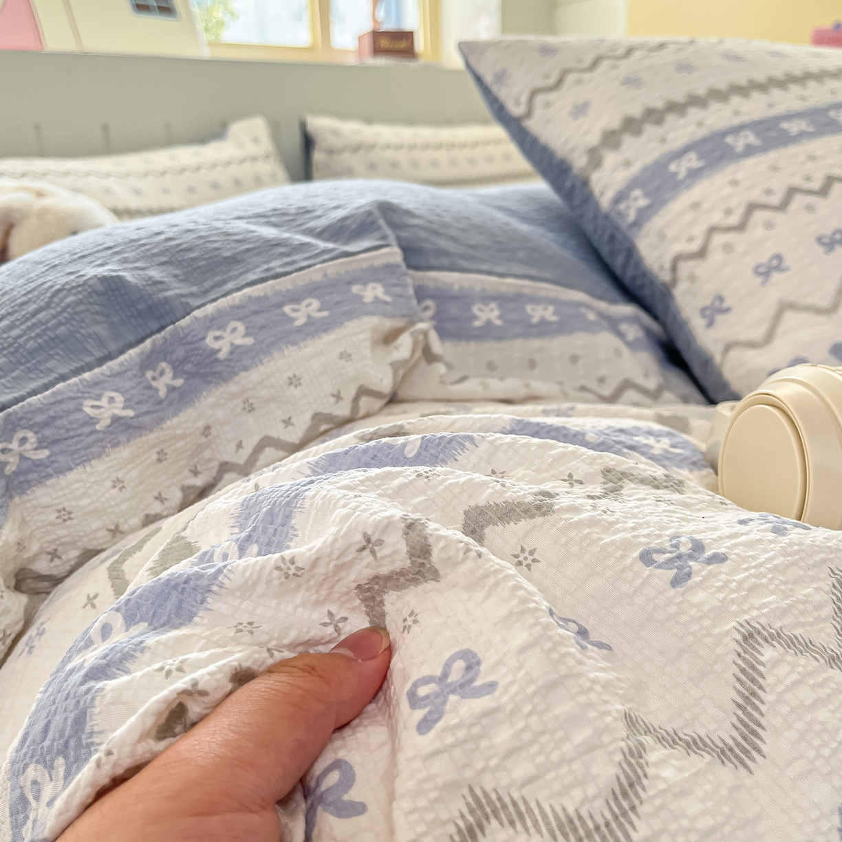 91家纺网 家纺一手货源 找家纺 金梦拉家纺 2026新款A类高品质高克重超柔泡芙纱泡泡纱小清新四件套 蓝色雪宝