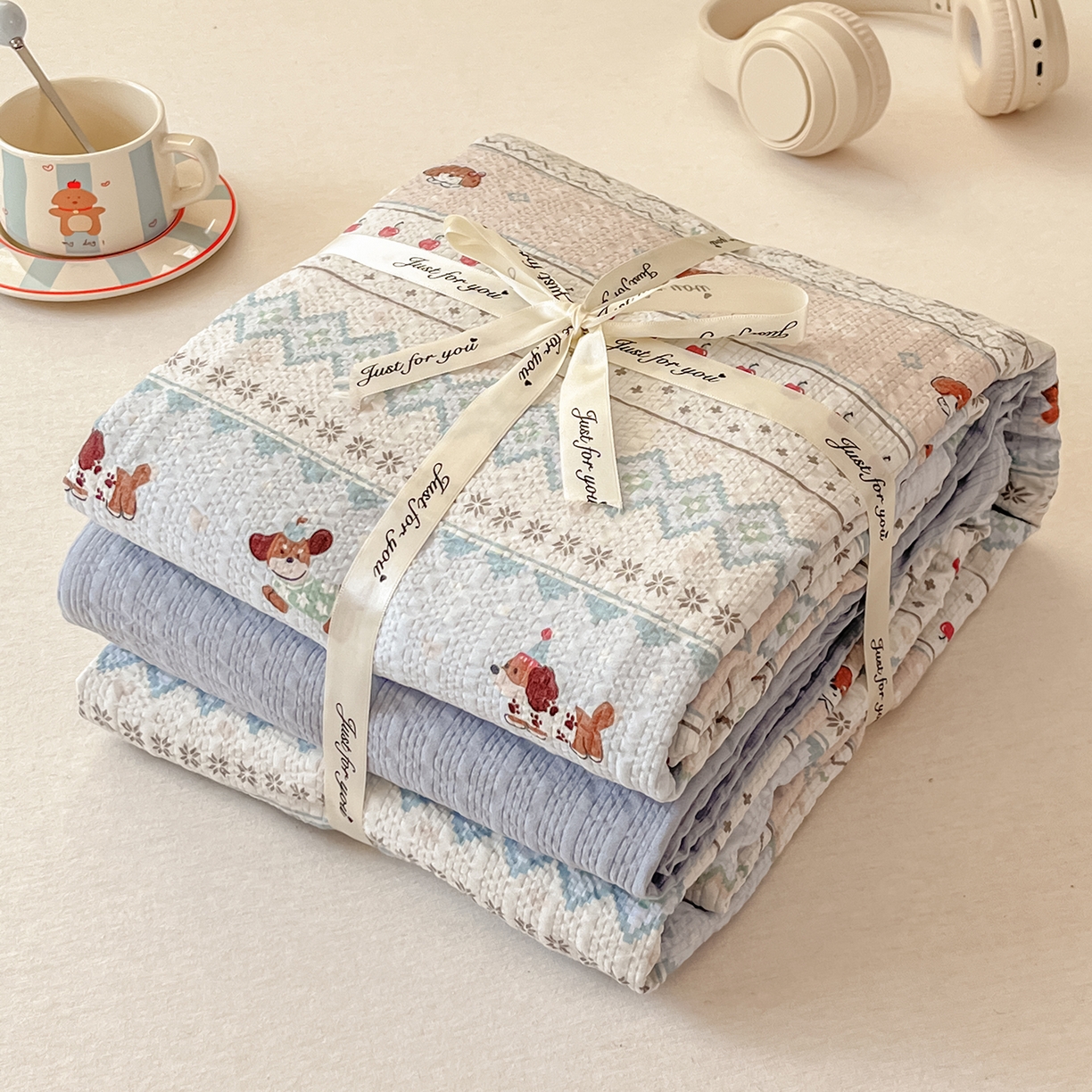 91家纺网 家纺一手货源 找家纺 金梦拉家纺 2026新款A类高品质高克重超柔泡芙纱泡泡纱小清新四件套 萌趣小狗