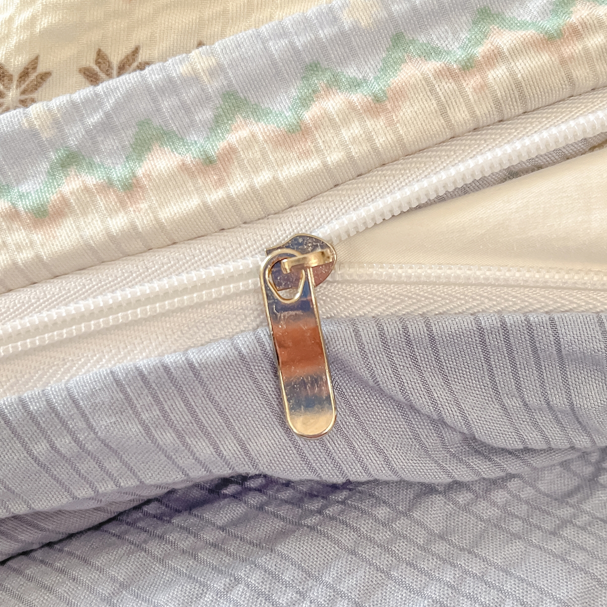 91家纺网 家纺一手货源 找家纺 金梦拉家纺 2026新款A类高品质高克重超柔泡芙纱泡泡纱小清新四件套 萌趣小狗