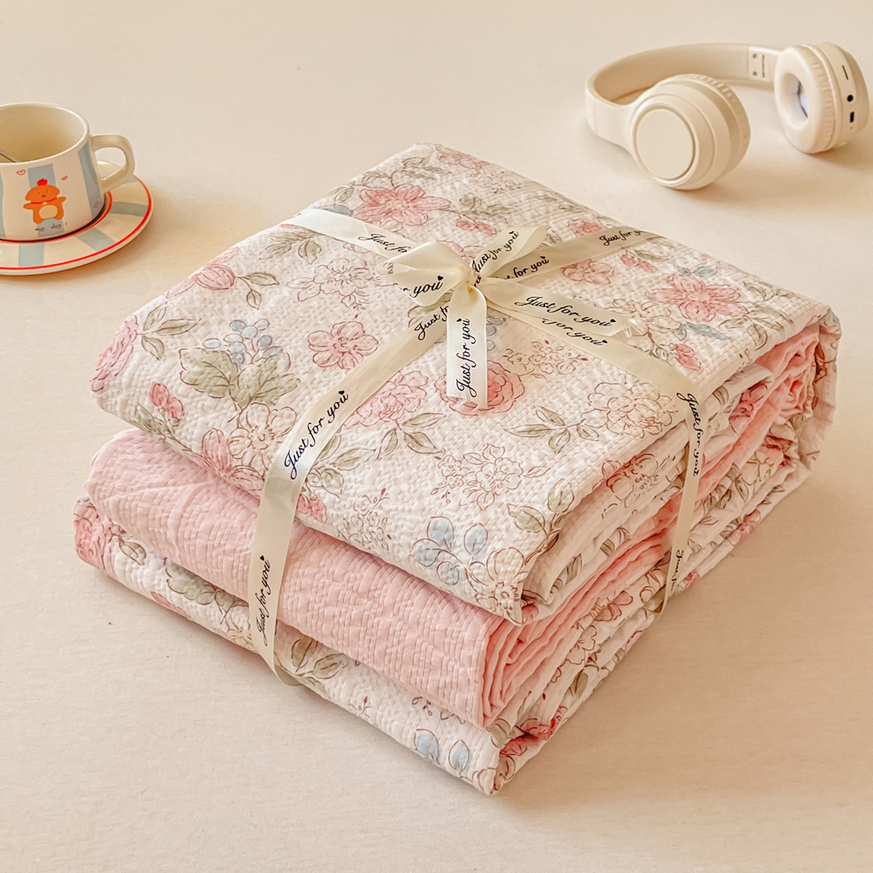 91家纺网 家纺一手货源 找家纺 金梦拉家纺 2026新款A类高品质高克重超柔泡芙纱泡泡纱小清新四件套 柔韵粉樱