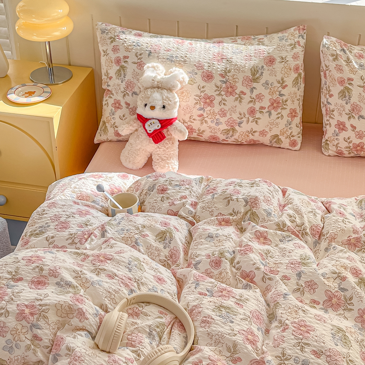 91家纺网 家纺一手货源 找家纺 金梦拉家纺 2026新款A类高品质高克重超柔泡芙纱泡泡纱小清新四件套 柔韵粉樱