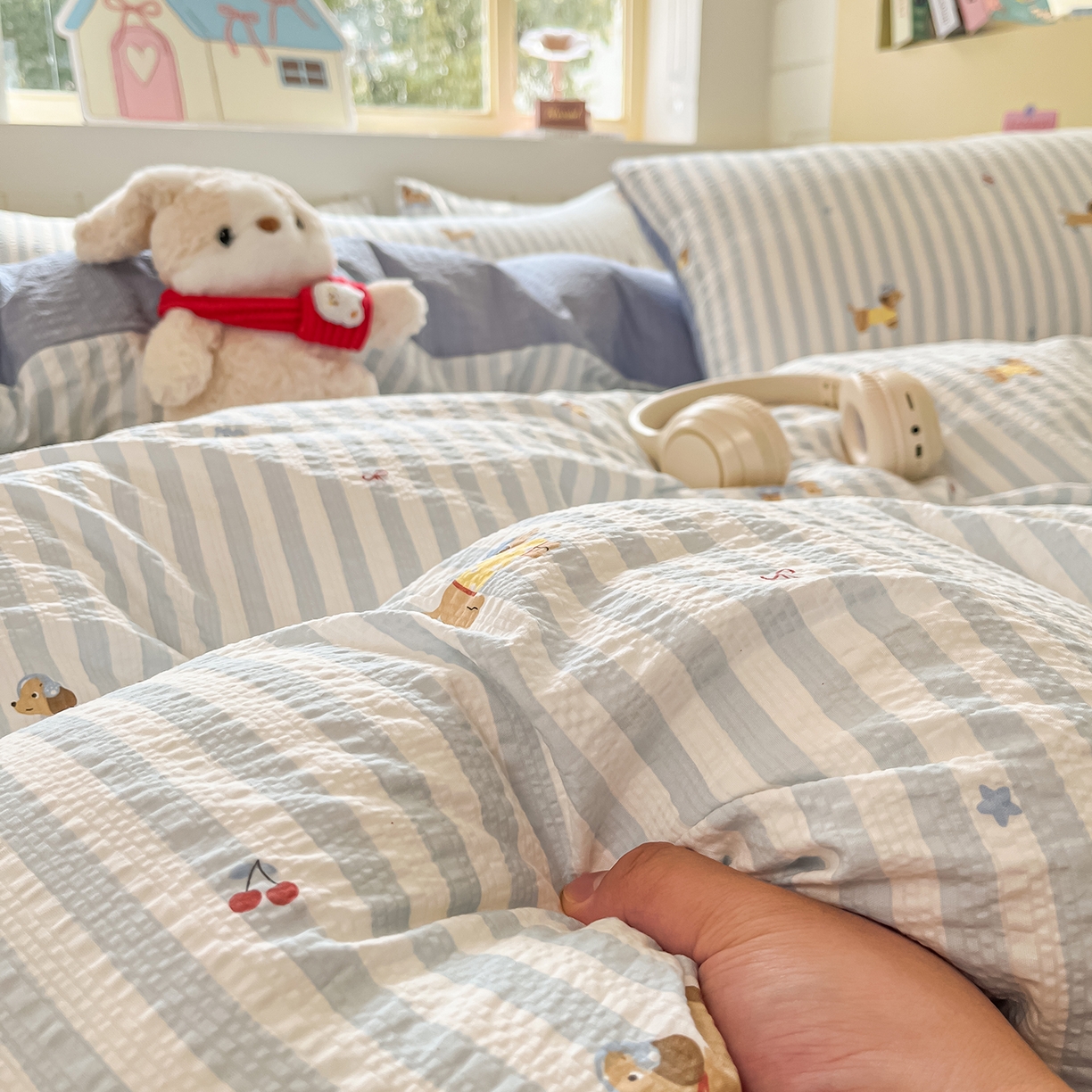 91家纺网 家纺一手货源 找家纺 金梦拉家纺 2026新款A类高品质高克重超柔泡芙纱泡泡纱小清新四件套 线条汪