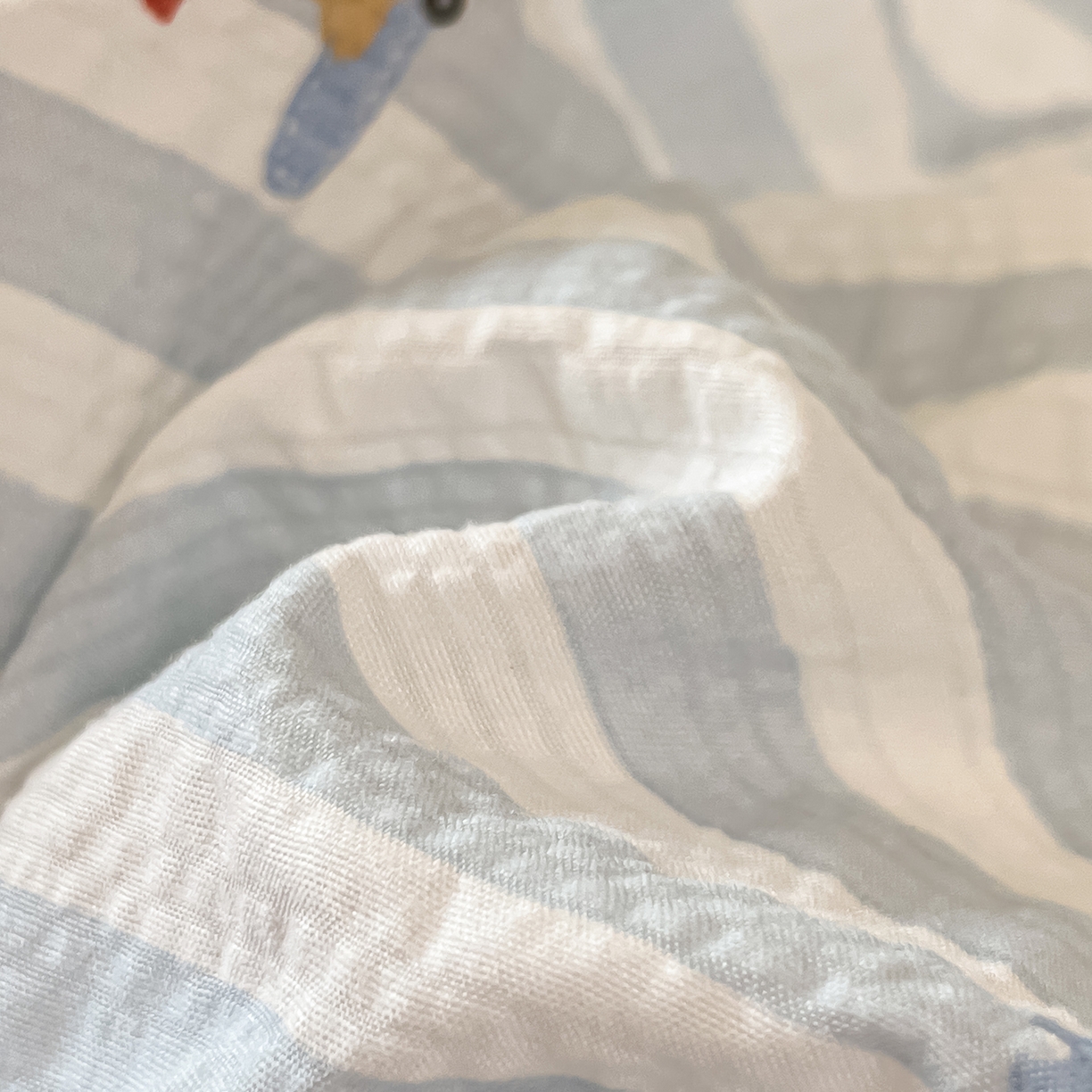 91家纺网 家纺一手货源 找家纺 金梦拉家纺 2026新款A类高品质高克重超柔泡芙纱泡泡纱小清新四件套 线条汪