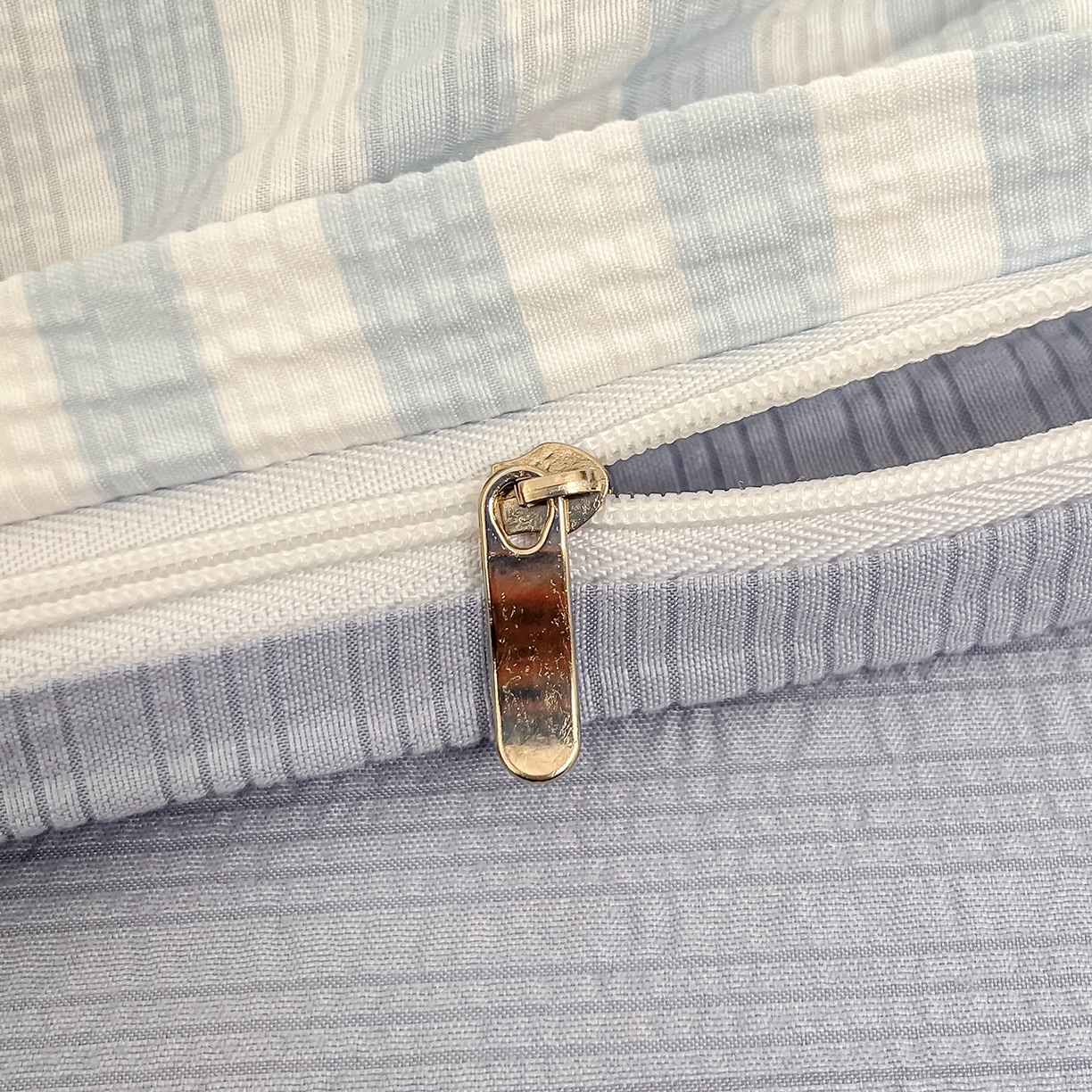 91家纺网 家纺一手货源 找家纺 金梦拉家纺 2026新款A类高品质高克重超柔泡芙纱泡泡纱小清新四件套 线条汪