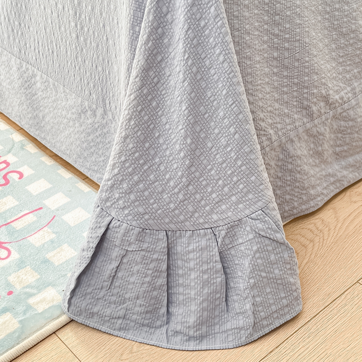 91家纺网 家纺一手货源 找家纺 金梦拉家纺 2026新款A类高品质高克重超柔泡芙纱泡泡纱小清新四件套 线条汪