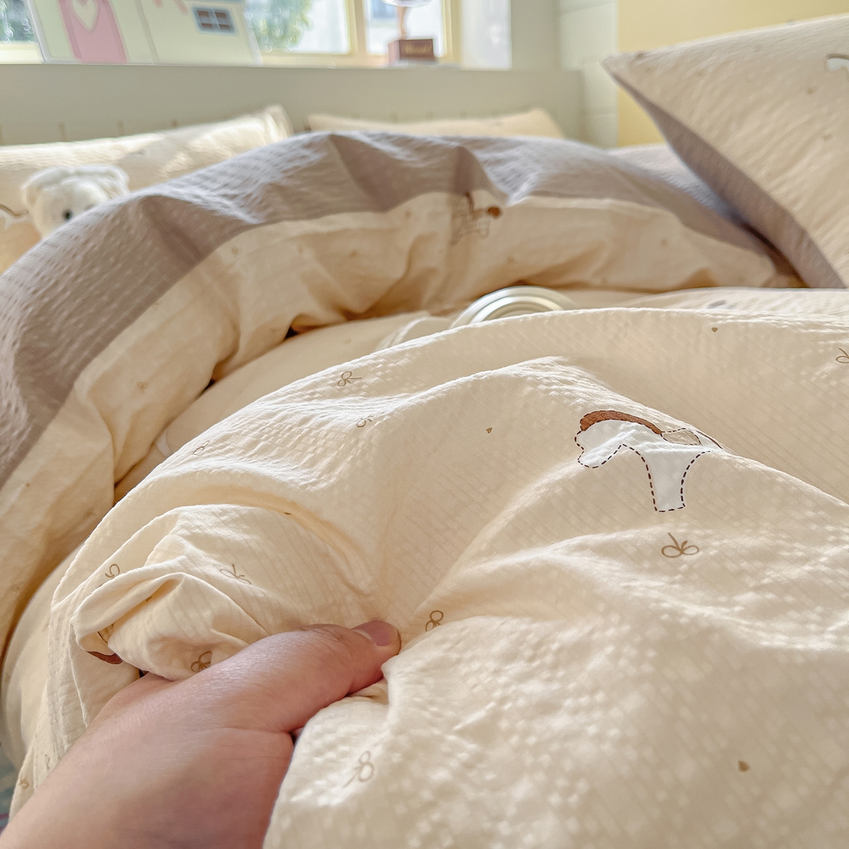 91家纺网 家纺一手货源 找家纺 金梦拉家纺 2026新款A类高品质高克重超柔泡芙纱泡泡纱小清新四件套 小马哒哒