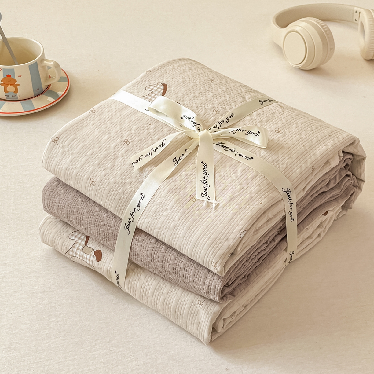 91家纺网 家纺一手货源 找家纺 金梦拉家纺 2026新款A类高品质高克重超柔泡芙纱泡泡纱小清新四件套 小马哒哒